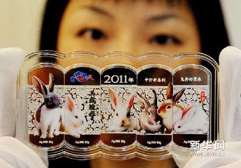 兔年金银饰品亮相市场